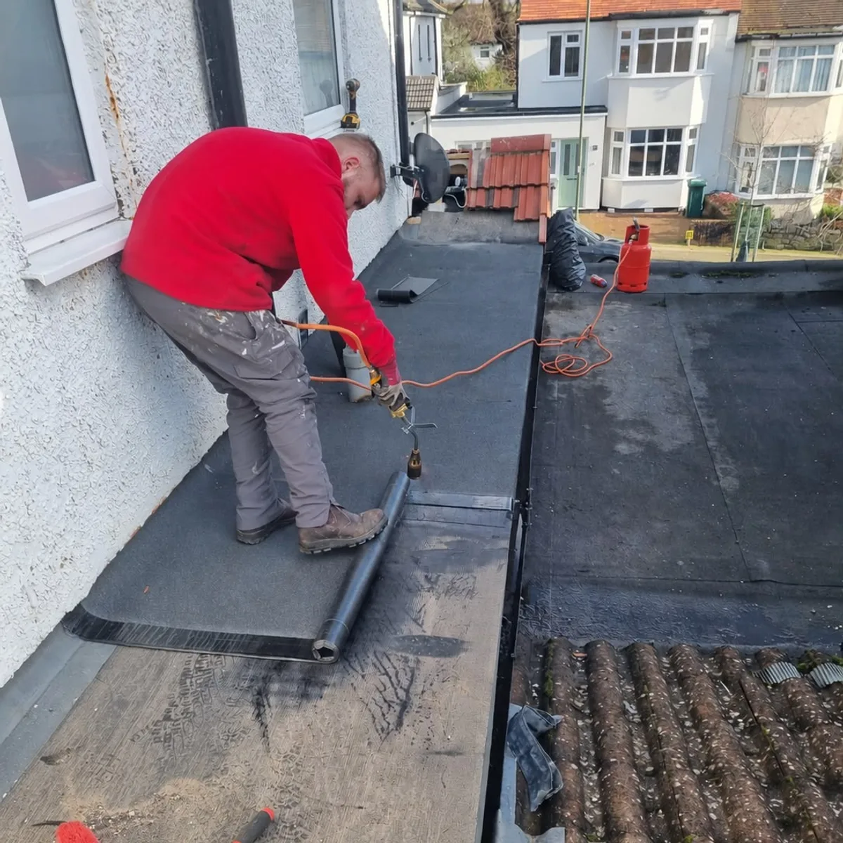 Dressing lead on a roof