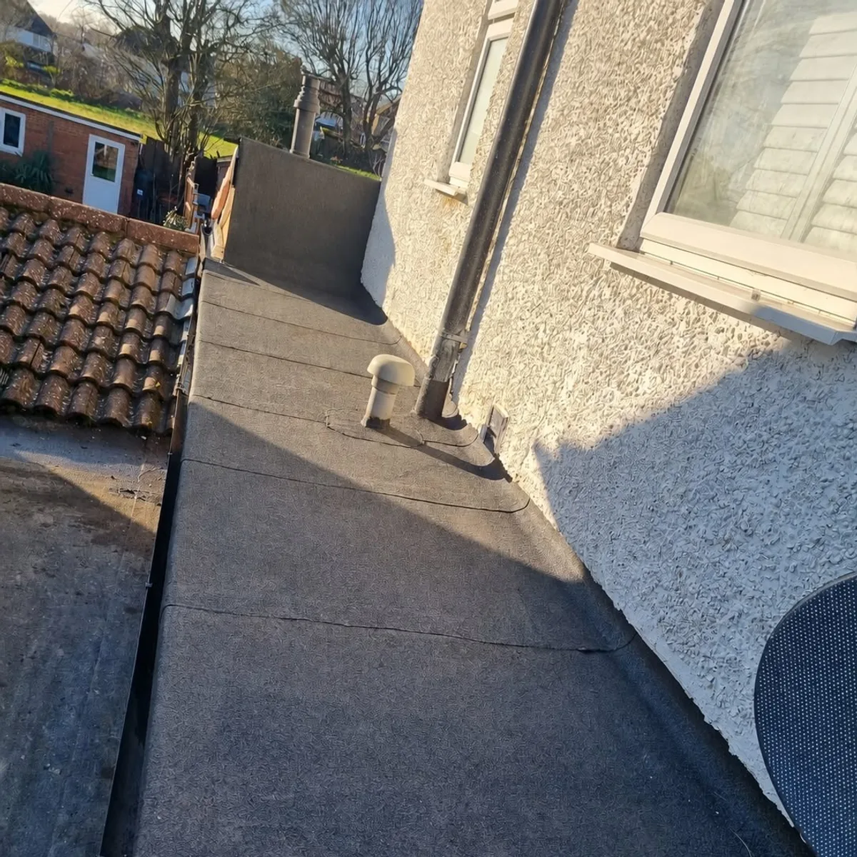 Flat roof and trim