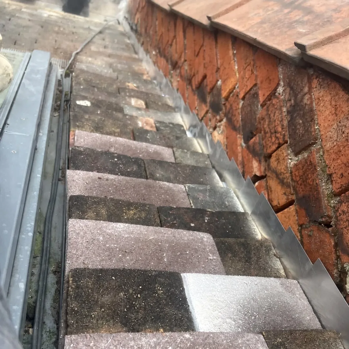 Insulated box gutter